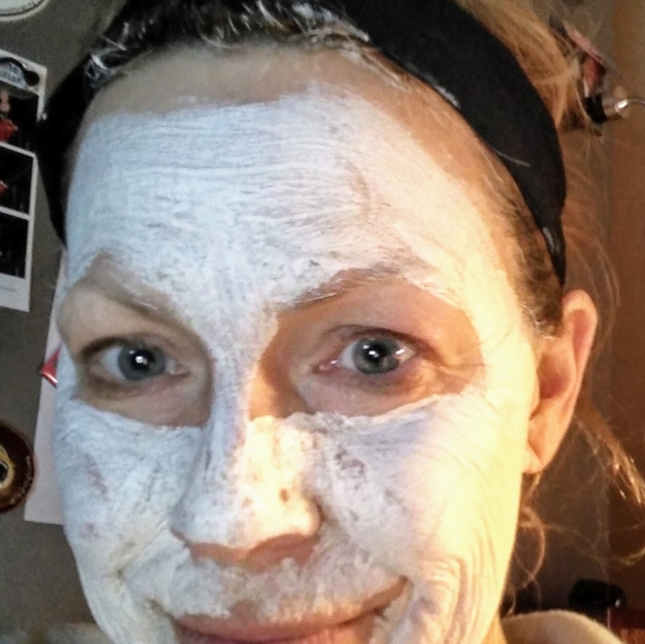 Meet your Posher, Sandy - Picture 5 of 7